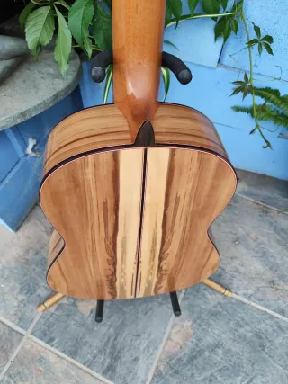 Guitarra Valeriano Bernal La Serranía