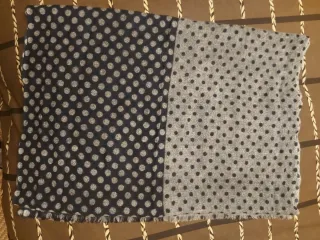 Pañuelo de lunares azul y gris