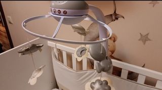 Móvil cuna con música y luces