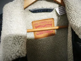 Cazadora Levi's Sherpa Talla L
