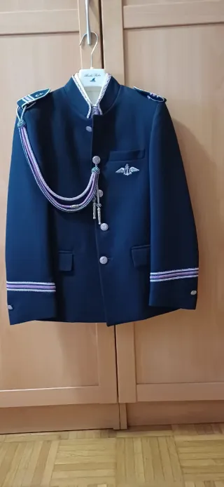 Traje de comunión niño azul marino y lila.