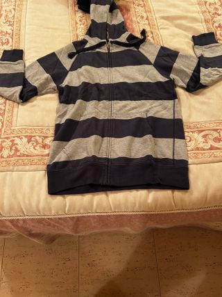 Sudadera con capucha y cremallera