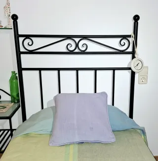 2 Camas Hierro con Colchón y Mesita