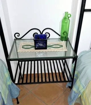 2 Camas Hierro con Colchón y Mesita