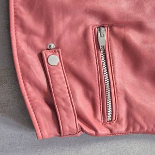 [M] - Mango Cazadora de Cuero Rosa con cremalleras