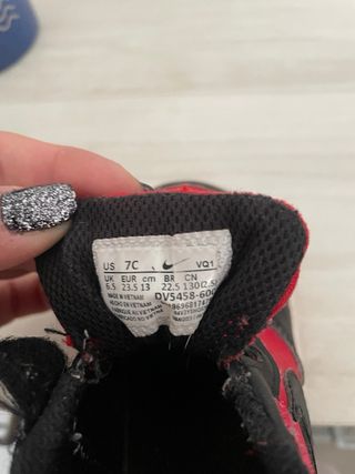 Zapatillas Nike niño rojas y negras. Talla 23.5