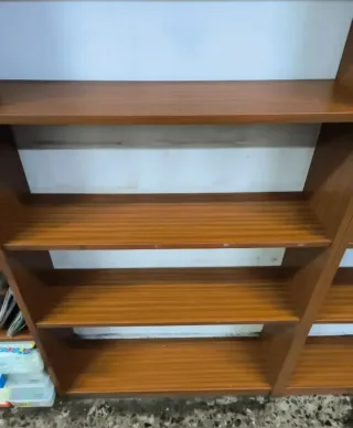 Estantería de madera modular