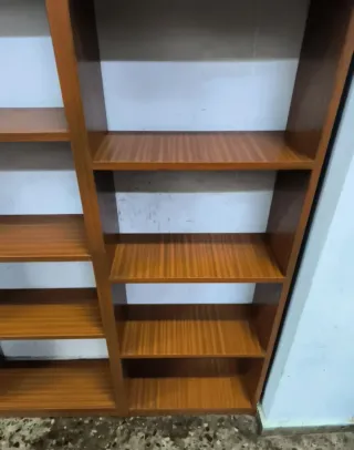 Estantería de madera modular