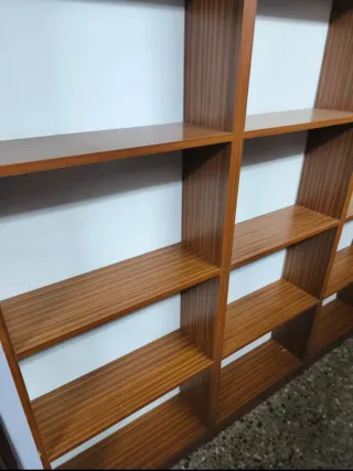 Estantería de madera modular