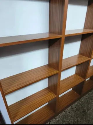 Estantería de madera modular