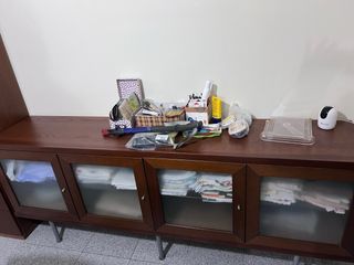 Mueble de comedor madera y cristal