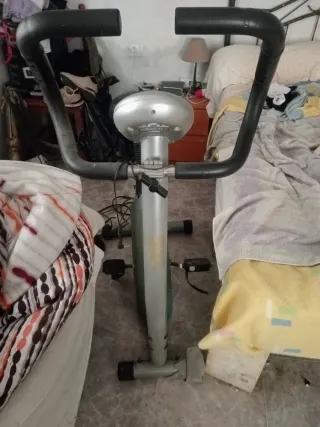 Bicicleta estática con pantalla