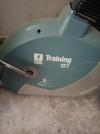 Bicicleta estática con pantalla