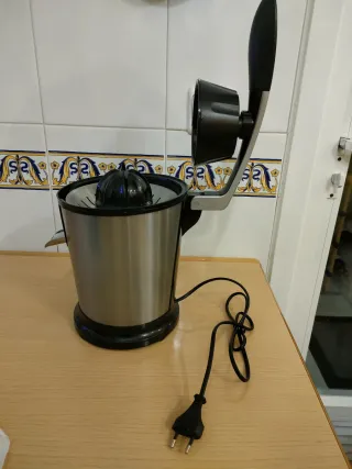 Exprimidor de cítricos eléctrico