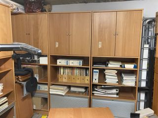 Mobiliario de oficina madera 80€ cada estantería