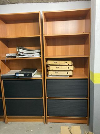 Mobiliario de oficina madera 80€ cada estantería