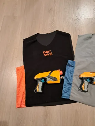 Pistolas Nerf y chalecos
