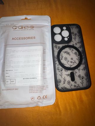 Cover iPhone Nera Floreale MagSafe