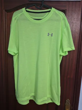 Camiseta deportiva Under Armour verde