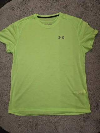 Camiseta deportiva Under Armour verde