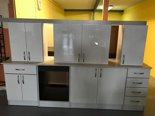 Nuove cucine in marmo e legno