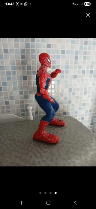 Figura Spiderman de 38 centímetros con movimiento