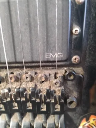 Guitarra Eléctrica Ibañez GRG270 con pastillas emg