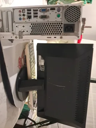 Ordenador eMachines EL1830 + Monitor Acer