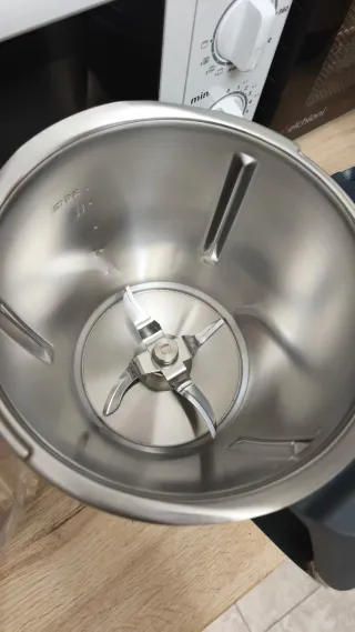 Thermomix TM6 con vaso y accesorios sin estrenar