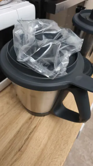 Thermomix TM6 con vaso y accesorios sin estrenar