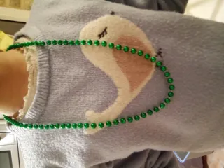 Collar de bolitas verde brillante