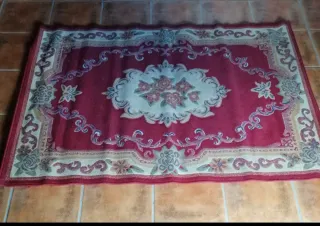 Alfombra de salón con diseño floral