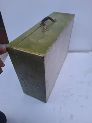 Maleta antigua de madera