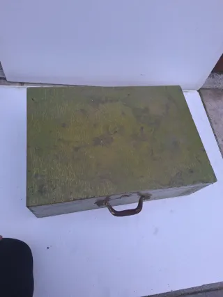 Maleta antigua de madera