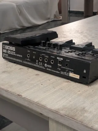 Boss ME-25 Pedal Multi efectos Guitarra