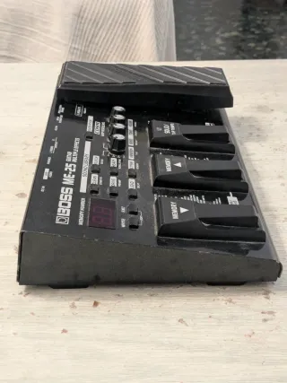 Boss ME-25 Pedal Multi efectos Guitarra