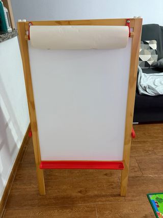 Pizarra infantil de madera con tizas