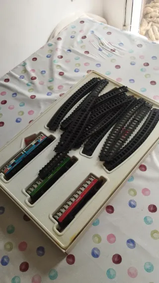 Tren eléctrico a pilas con vías