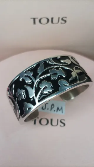 Pulsera Tous plata y esmalte negro diseño floral