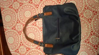 Bolso azul y marrón