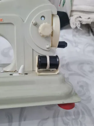 Máquina de coser infantil Anabella Eureka