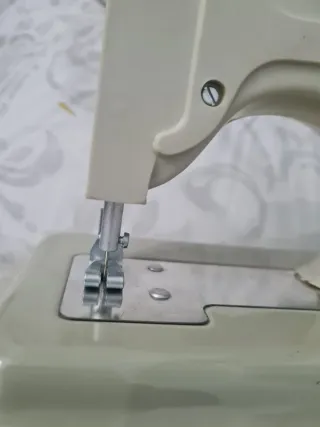 Máquina de coser infantil Anabella Eureka