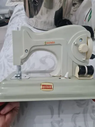 Máquina de coser infantil Anabella Eureka