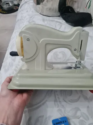 Máquina de coser infantil Anabella Eureka