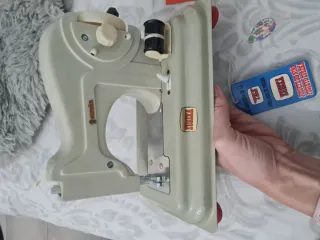 Máquina de coser infantil Anabella Eureka