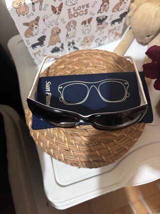 Gafas de sol Vogue negras y blancas