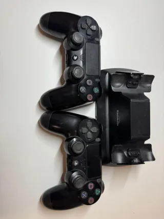 Lote PS4 con 30 juegos y 2 mandos