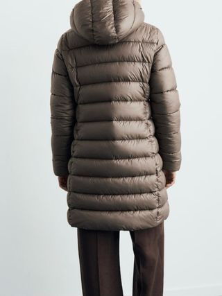 Anorak MNG acolchado largo con capucha