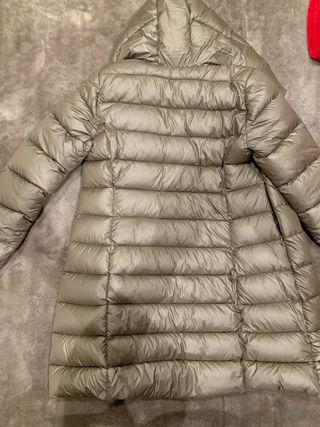 Anorak MNG acolchado largo con capucha