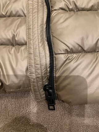 Anorak MNG acolchado largo con capucha